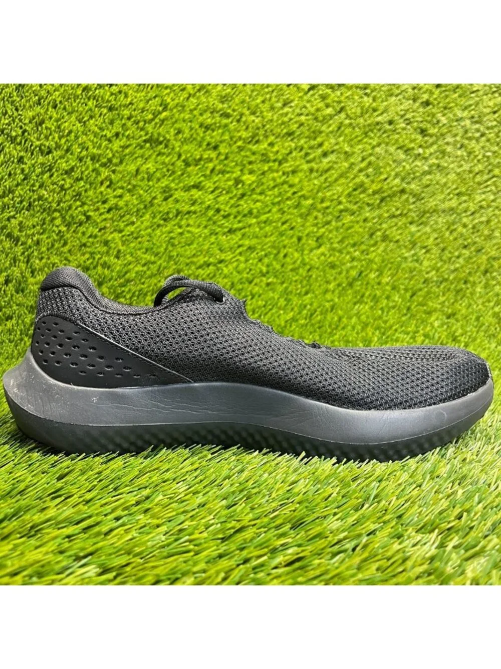 Under Armour Charged Surge 4 Mens Size 9 Black Athletic Running Shoes Sneakers